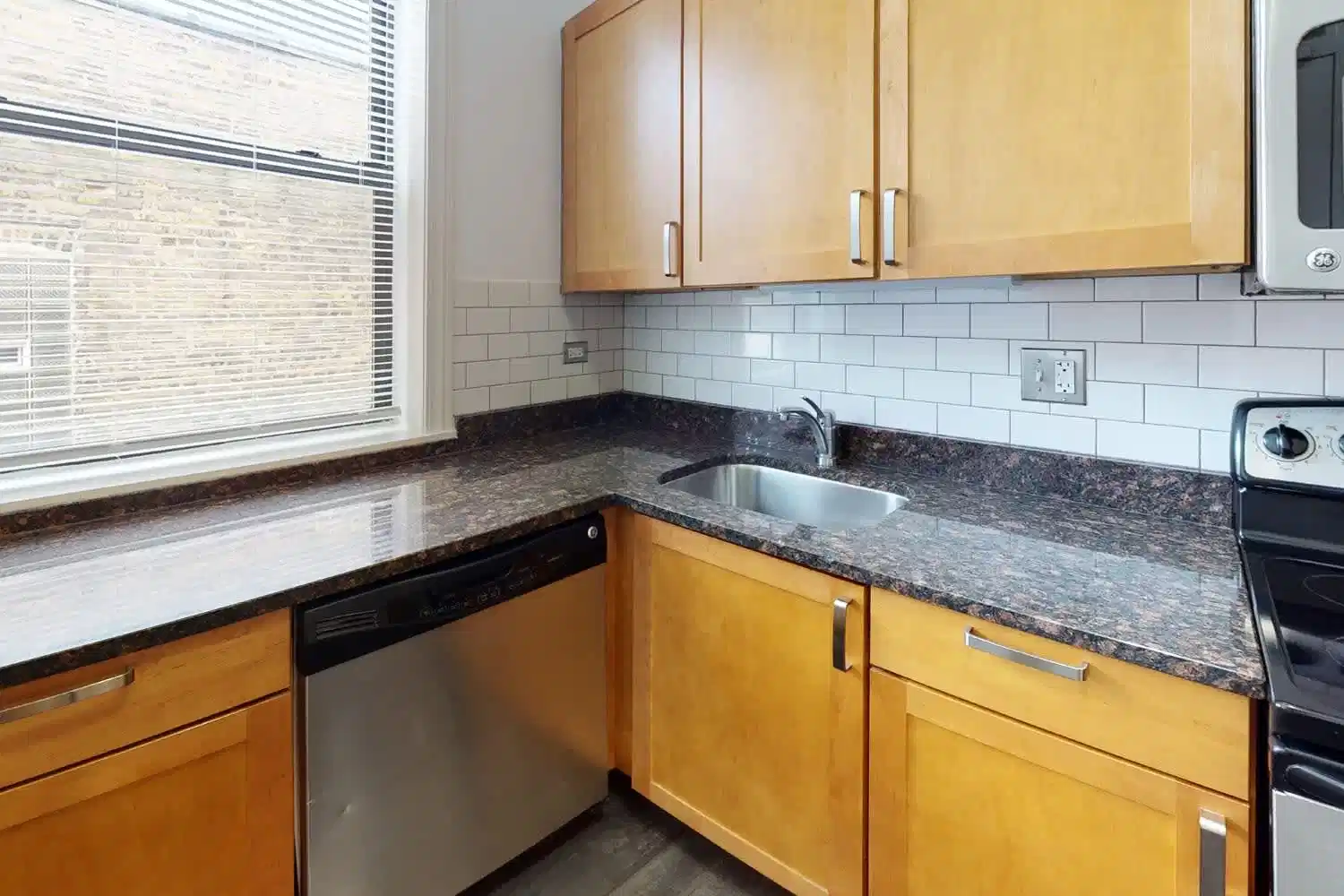 Amenities?w=400&h=260&fit=crop&q=40&auto=format&trim=auto