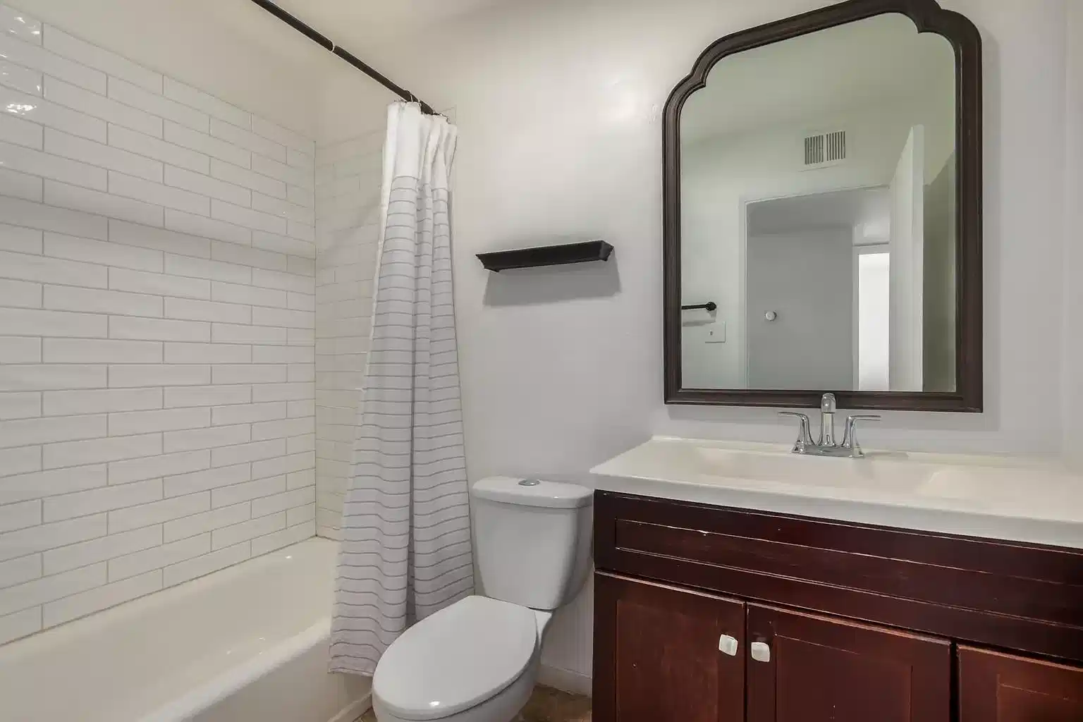 Amenities?w=400&h=260&fit=crop&q=40&auto=format&trim=auto