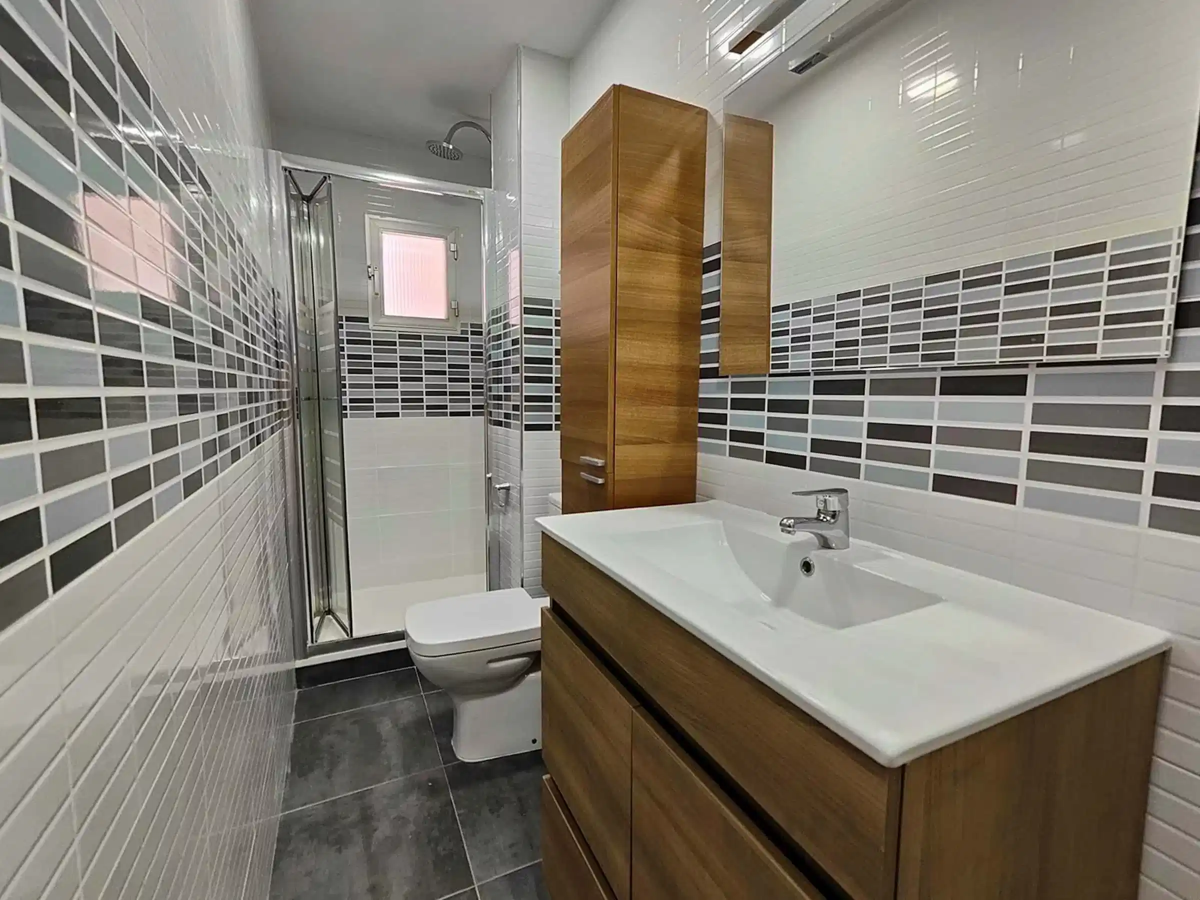 #159818: Room in a 5 Bedroom 2 Bathroom (Calle De Los Arrayanes) - Bedroom?w=400&h=260&fit=crop&q=40&auto=format&trim=auto