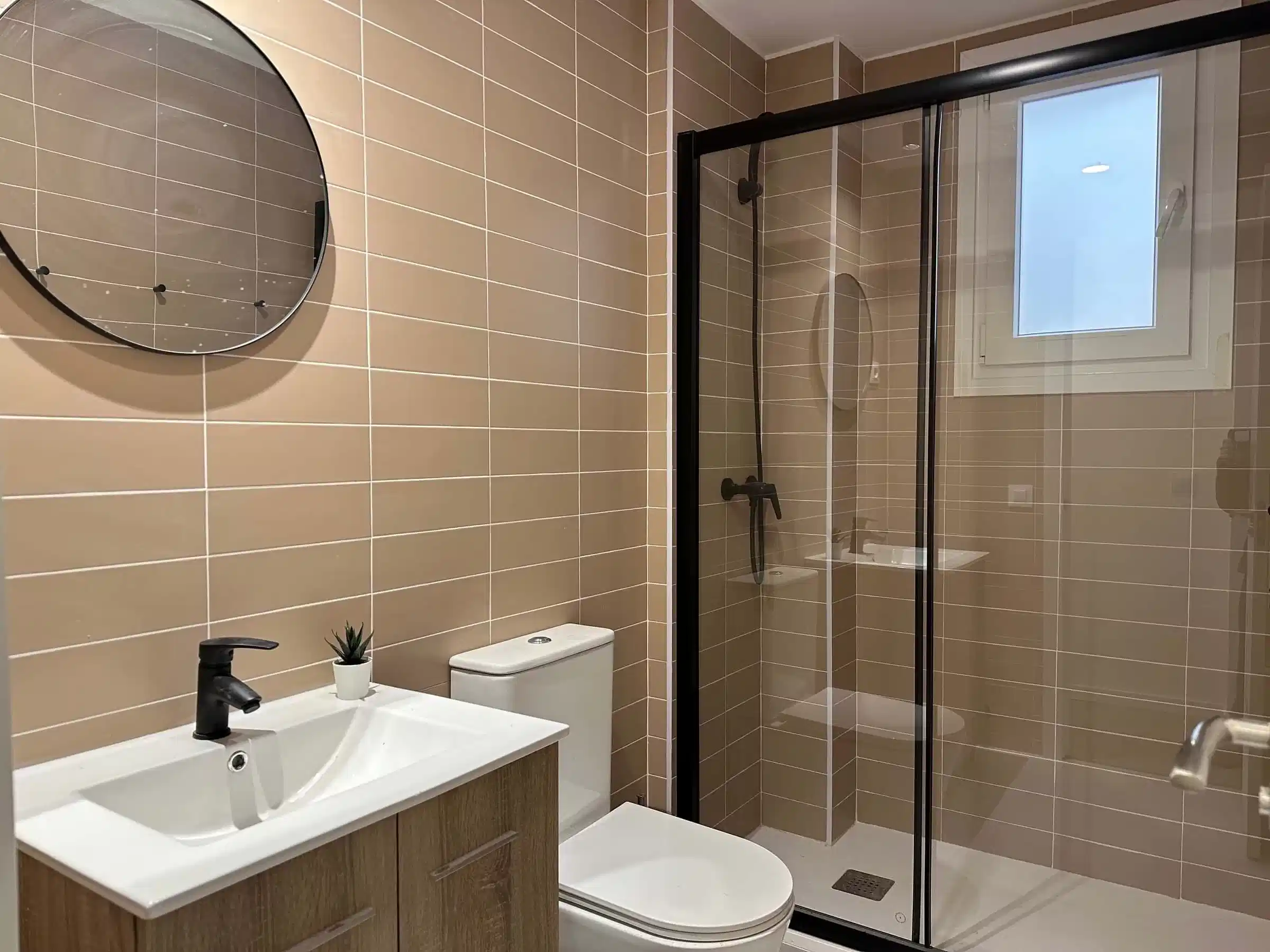 #134521: Room in a 1 Bedroom 1 Bathroom (Calle Cayetano Pando) - Bedroom?w=400&h=260&fit=crop&q=40&auto=format&trim=auto
