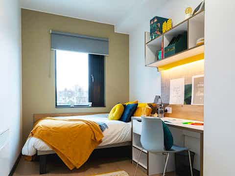 6 Bed Standard Ensuite - Bedroom