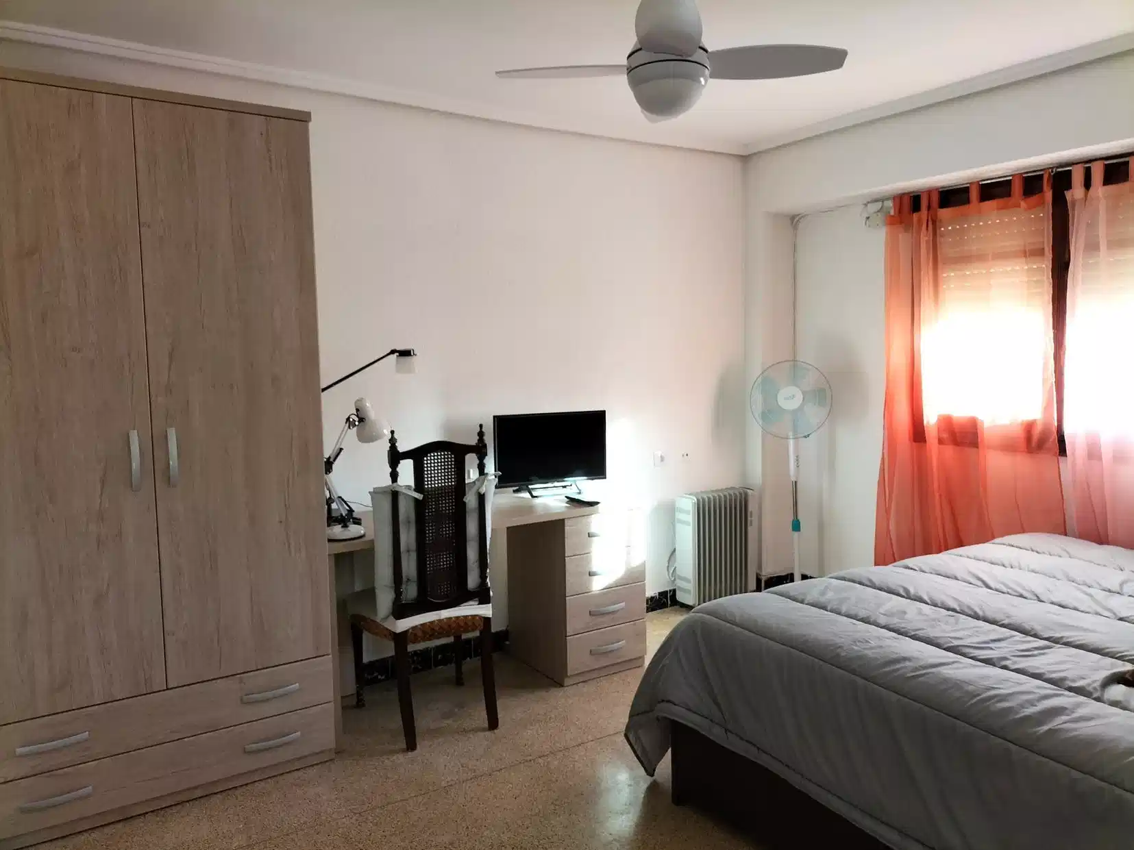 Amenities?w=400&h=260&fit=crop&q=40&auto=format&trim=auto