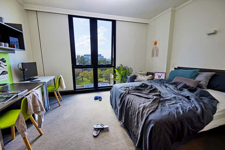 Large Studio Apartment Views - Bedroom