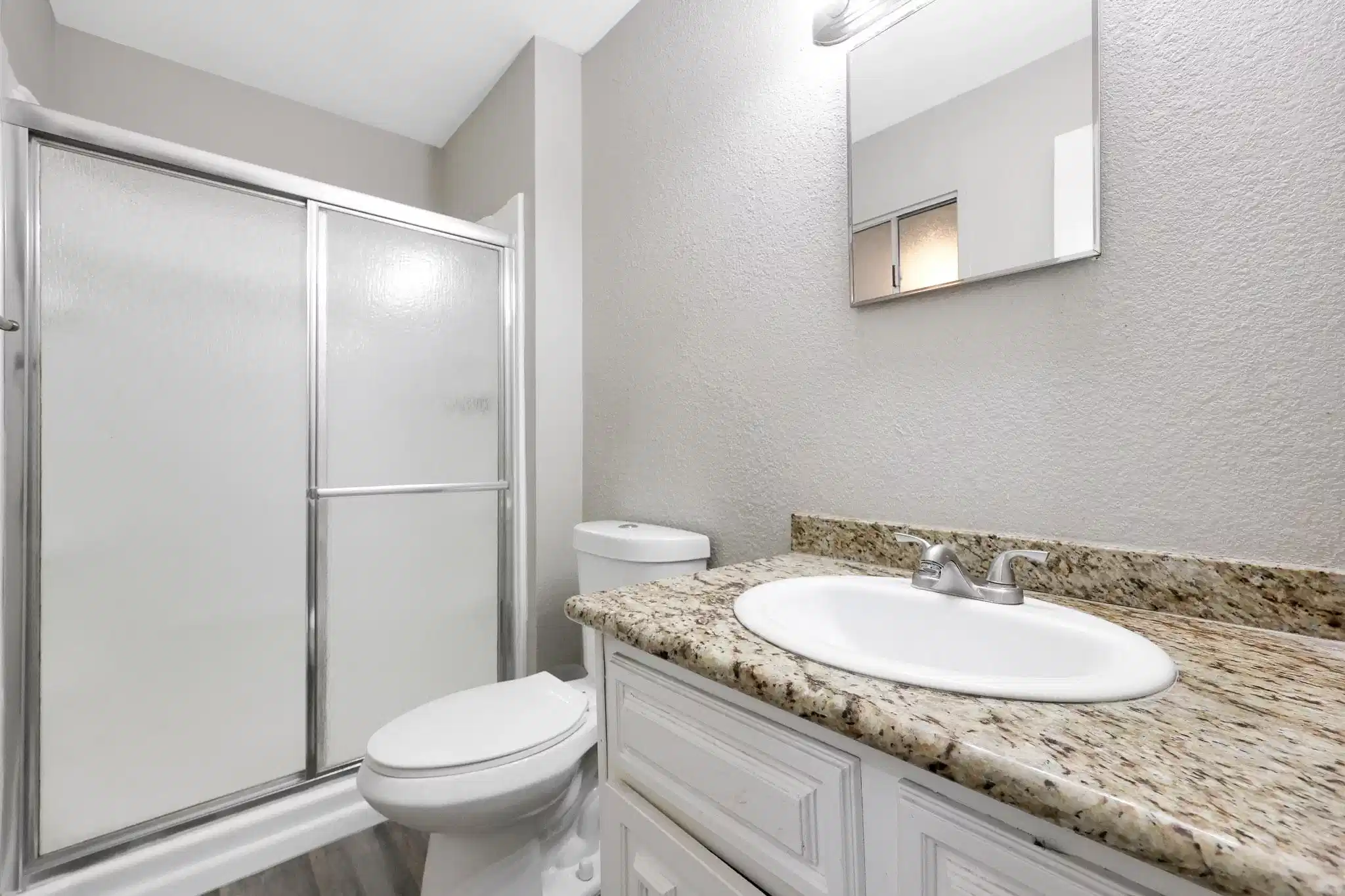 #23821: Room in 9 Bed 3 Bath - Bathroom?w=400&h=260&fit=crop&q=40&auto=format&trim=auto