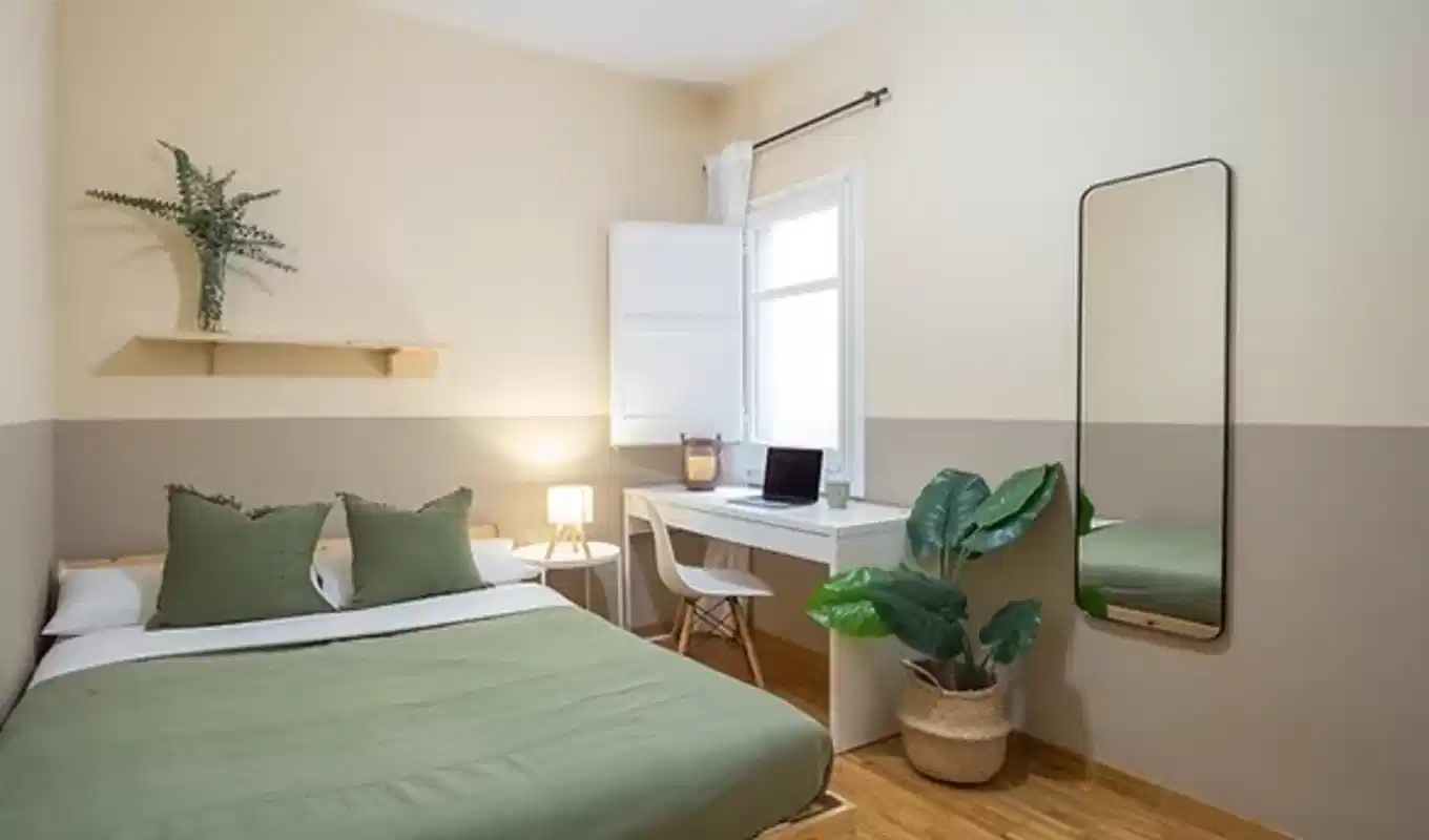 HC 8022, Barcelona - Barcelona, Spain - Room in 5 Bed 2 Bath | Teodora - Bedroom