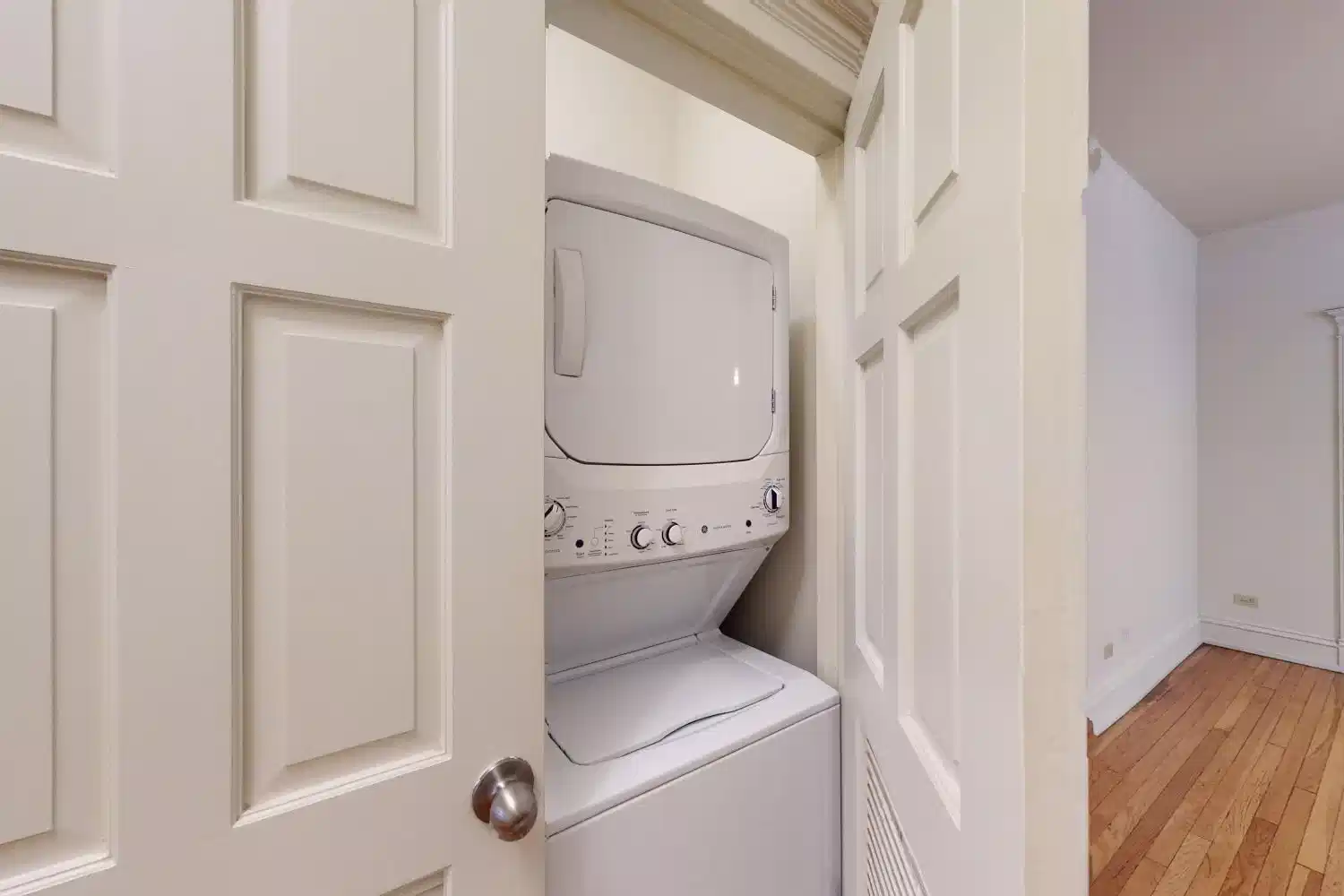 Kitchen?w=400&h=260&fit=crop&q=40&auto=format&trim=auto