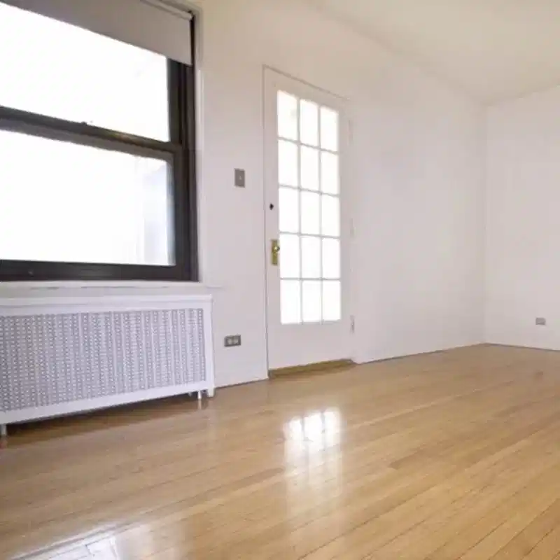 5409 S. Blackstone, Chicago - Chicago, Illinois, United States - Room
