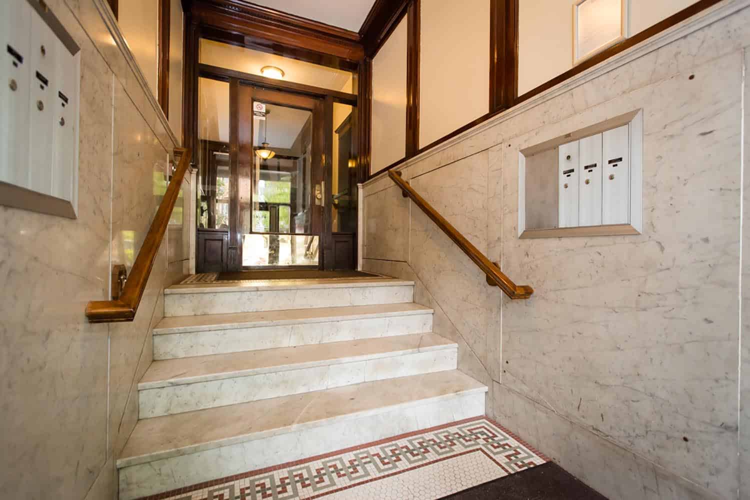 5706-10 S. Blackstone Ave, Chicago - Chicago, Illinois, United States - Amenities