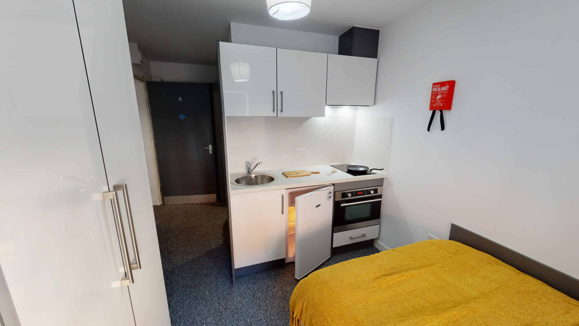 Kitchen?w=400&h=260&fit=crop&q=40&auto=format&trim=auto