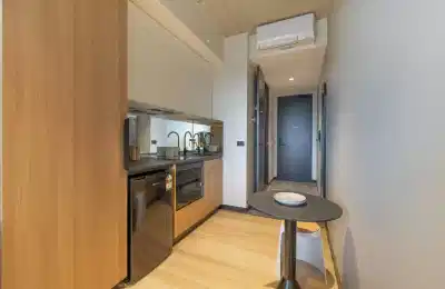 Exterior?w=400&h=260&fit=crop&q=40&auto=format&trim=auto