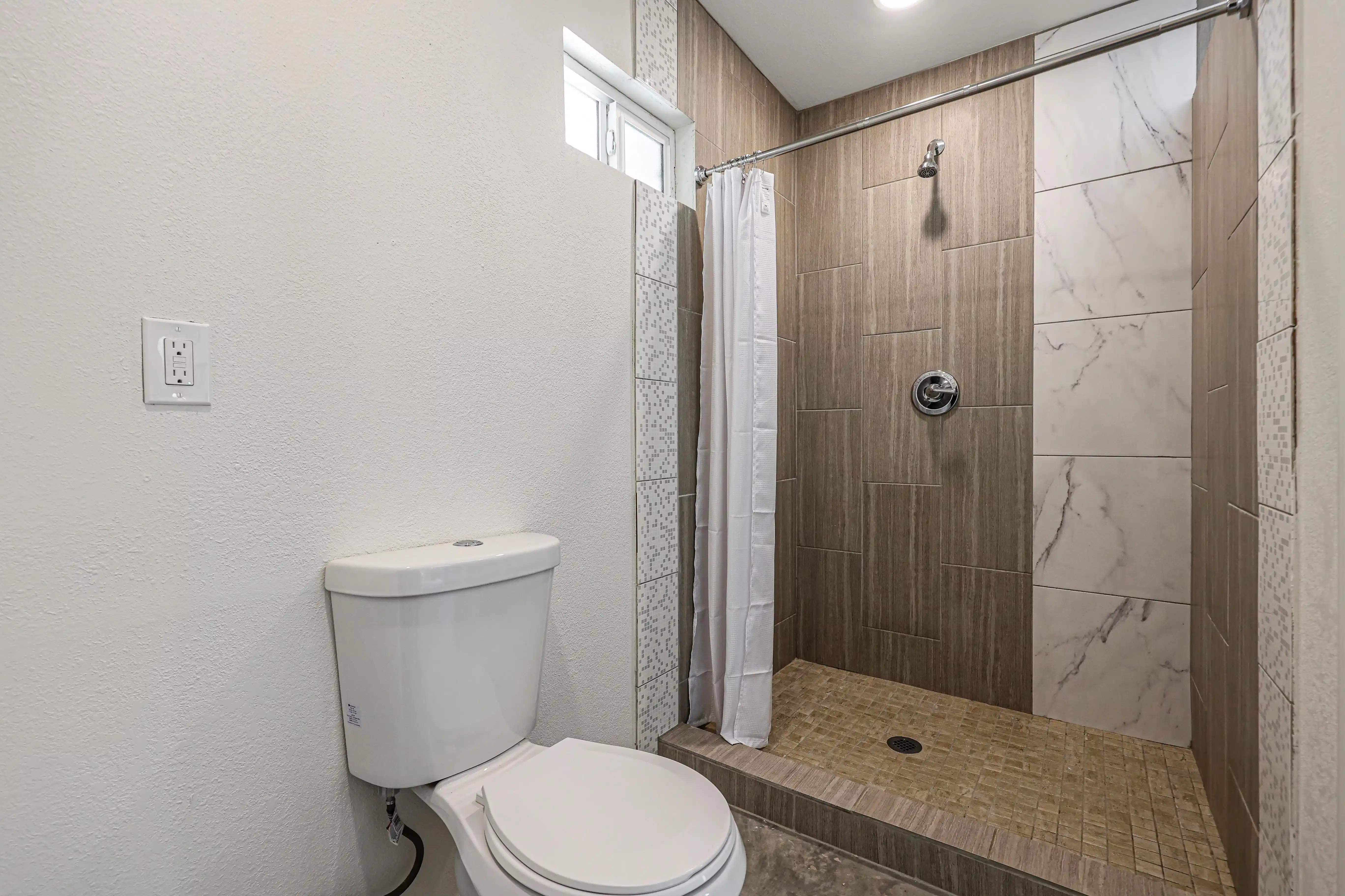 #50792: Room in 4 Bed 2 Bath - Bedroom?w=400&h=260&fit=crop&q=40&auto=format&trim=auto