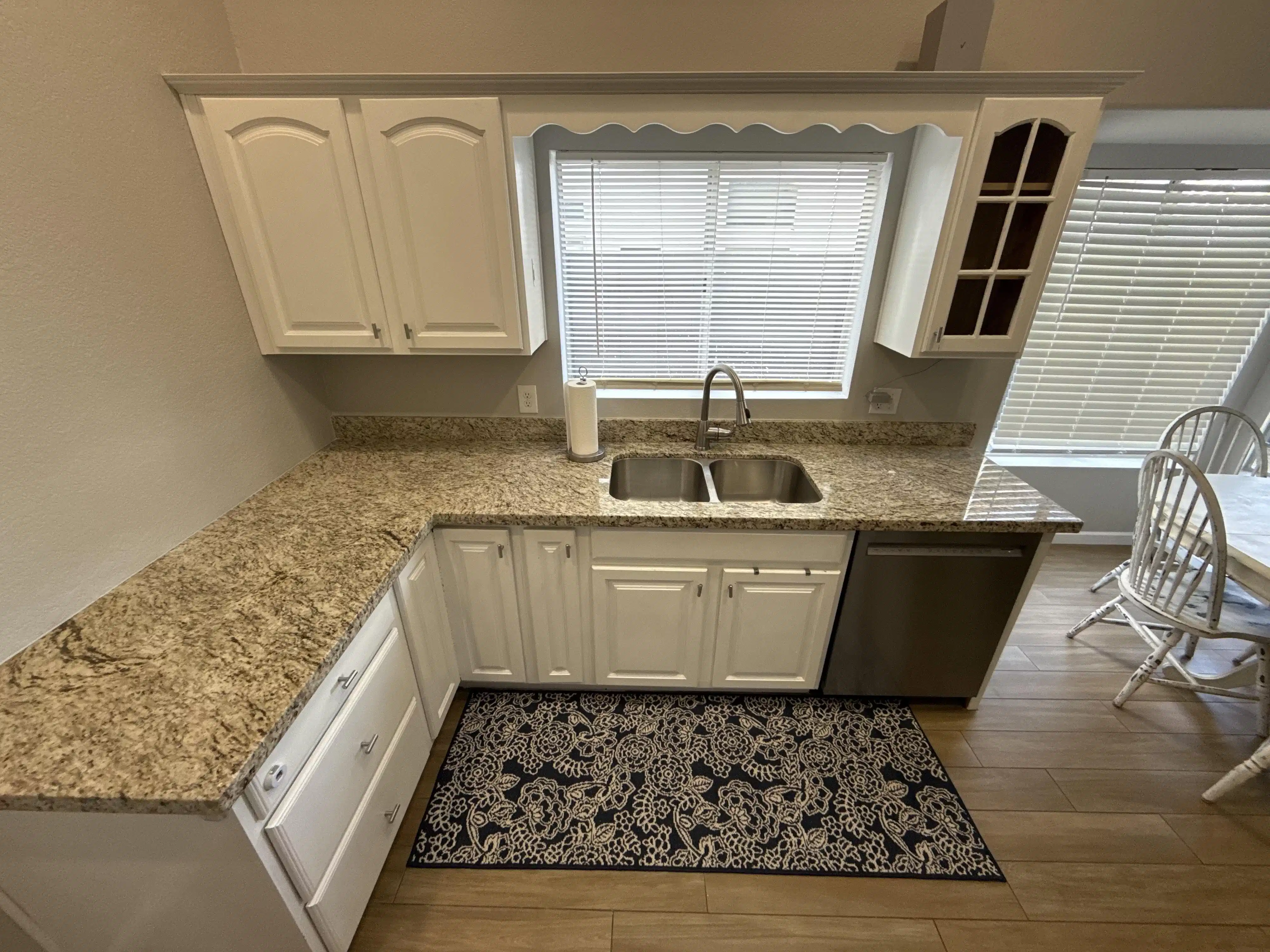 #50319  : Room in 10 Bed 3 Bath - Kitchen?w=400&h=260&fit=crop&q=40&auto=format&trim=auto