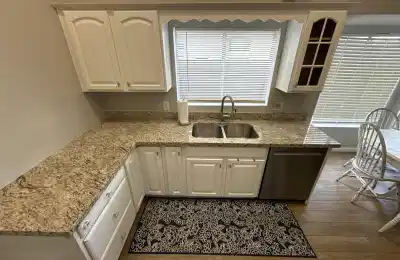 #50319 : Room in 10 Bed 3 Bath - Kitchen?w=400&h=260&fit=crop&q=40&auto=format&trim=auto