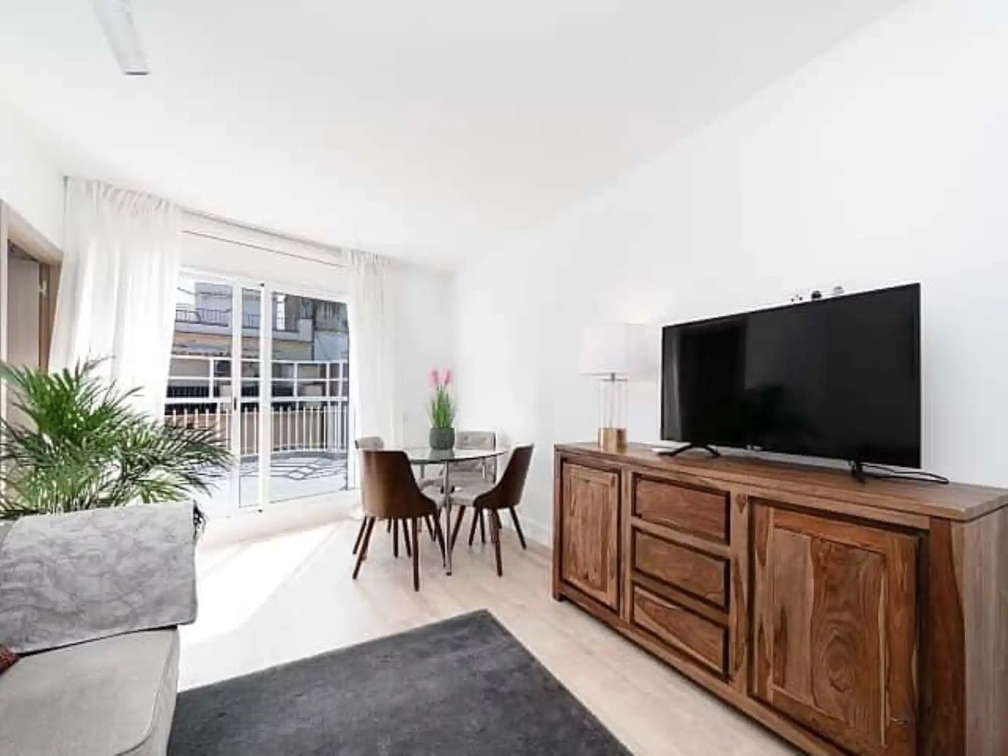 SPC 8032, Barcelona - Barcelona, Spain - #132117: 3 Bedroom 2 Bathroom (Carrer De Santa Rosalia) - Amenities