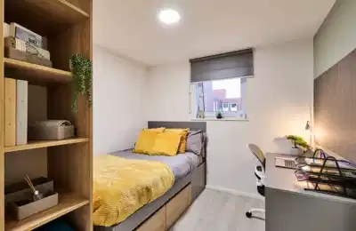 Bedroom?w=400&h=260&fit=crop&q=40&auto=format&trim=auto