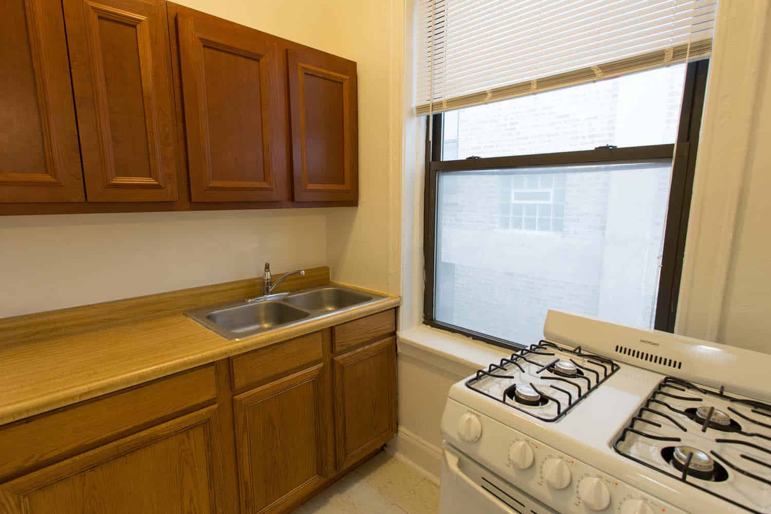 5457-5459 S. Blackstone Avenue, Chicago - Chicago, Illinois, United States - Kitchen
