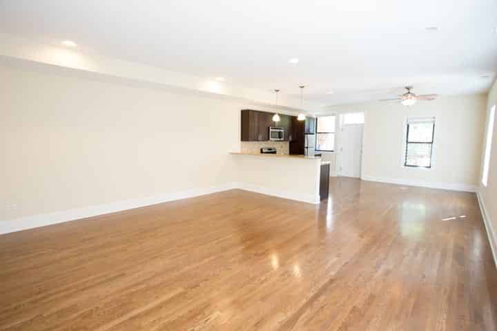 5339-5345 S. Woodlawn Avenue, Chicago - Chicago, Illinois, United States - Room