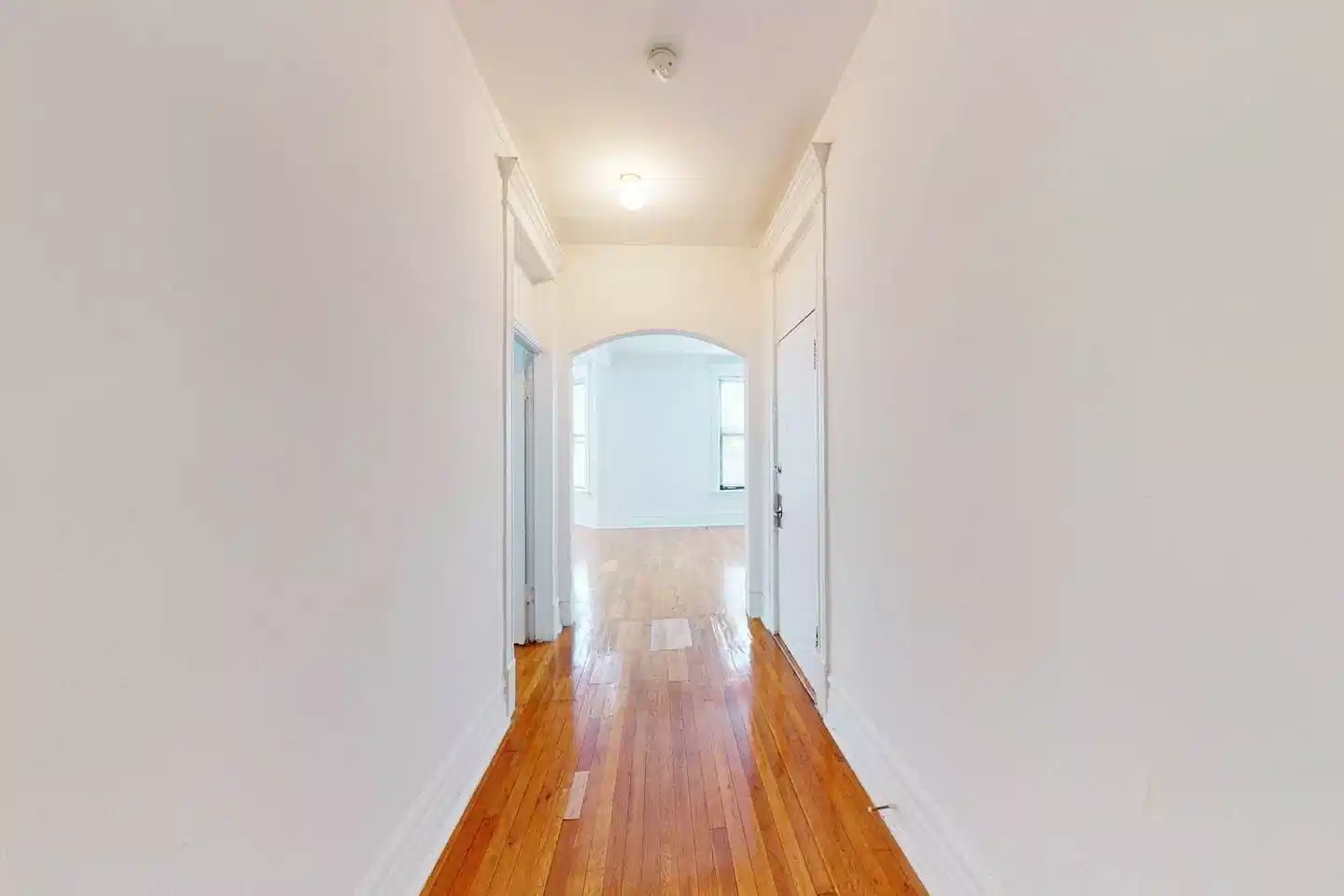 5401-5403 S. Woodlawn Avenue, Chicago - Chicago, Illinois, United States - Room