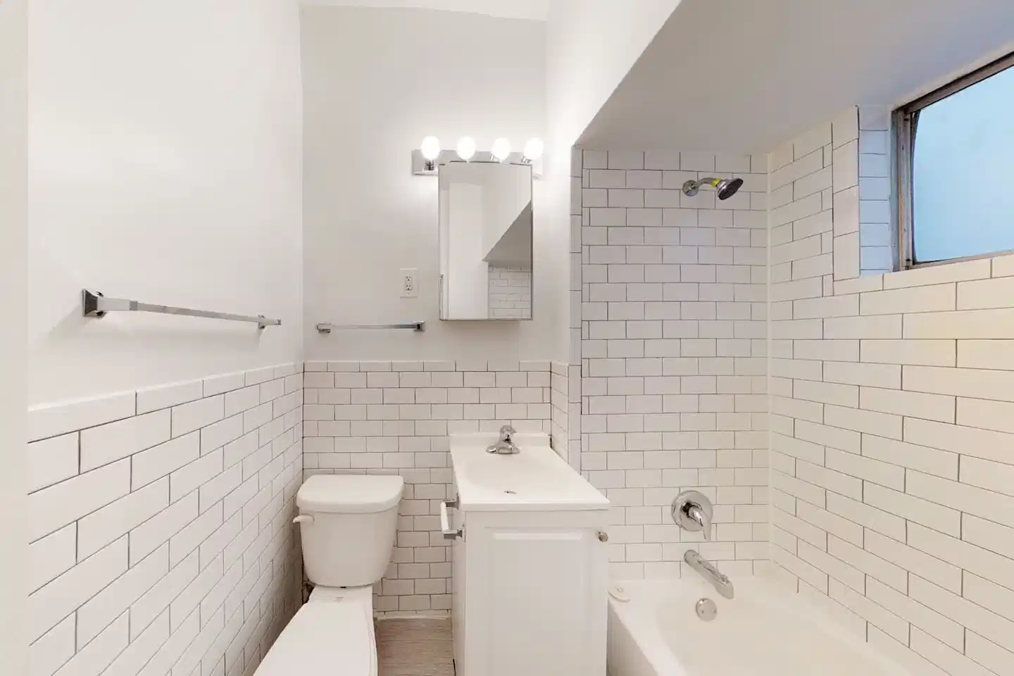 5401-5403 S. Woodlawn Avenue, Chicago - Chicago, Illinois, United States - Bathroom