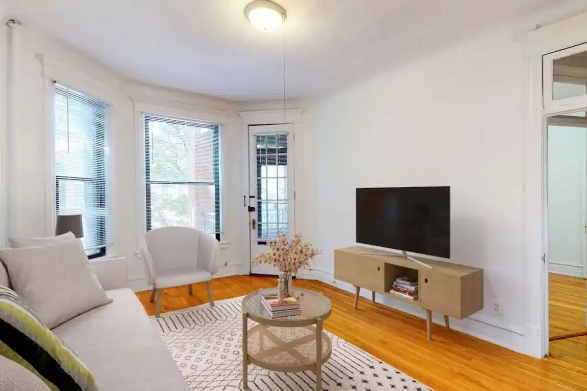 5405-5407 S. Woodlawn Avenue, Chicago - Chicago, Illinois, United States - Common Area