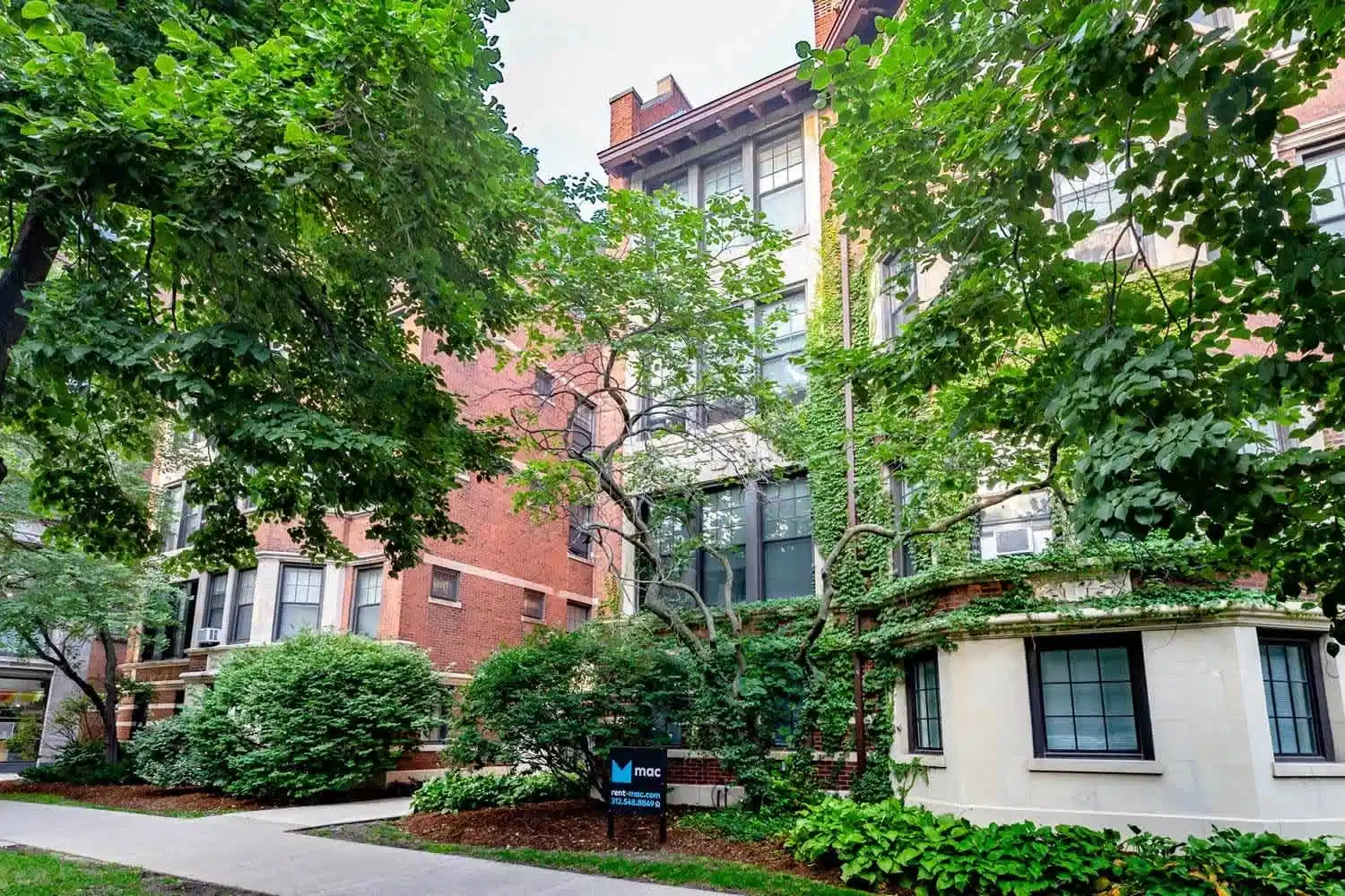 5325 S. Hyde Park Boulevard, Chicago - Chicago, Illinois, United States - Exterior