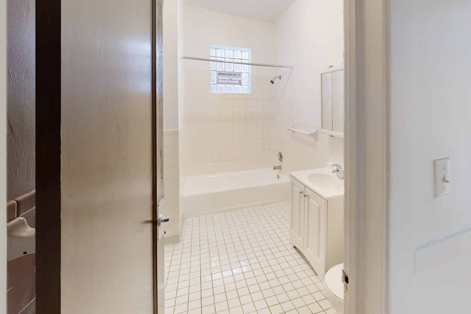 Amenities?w=400&h=260&fit=crop&q=40&auto=format&trim=auto