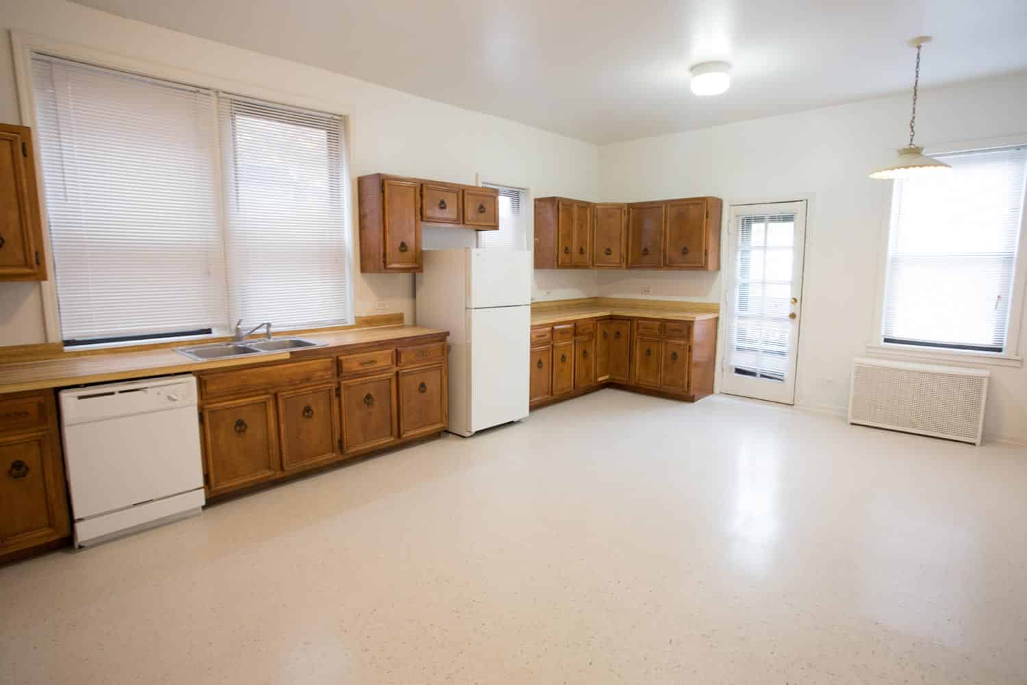 5468-70 S. Hyde Park Boulevard, Chicago - Chicago, Illinois, United States - Kitchen