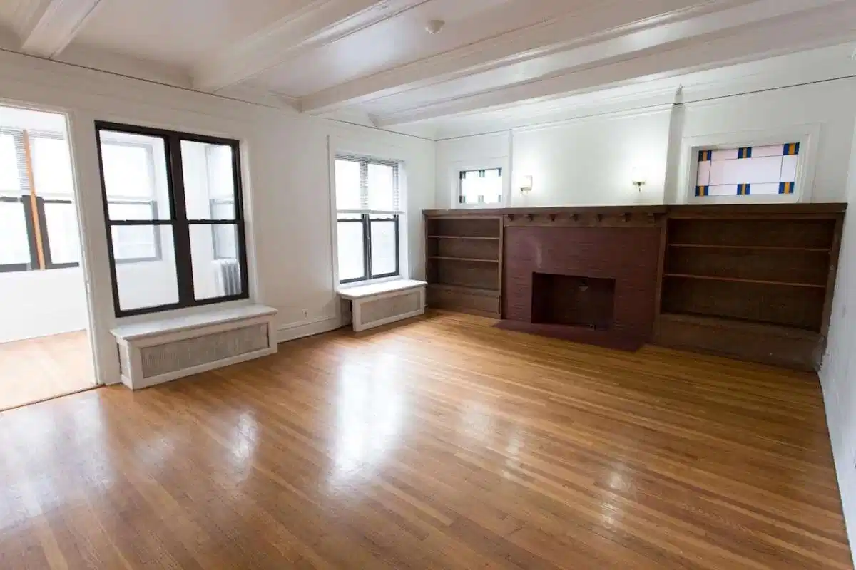 5468-70 S. Hyde Park Boulevard, Chicago - Chicago, Illinois, United States - Room