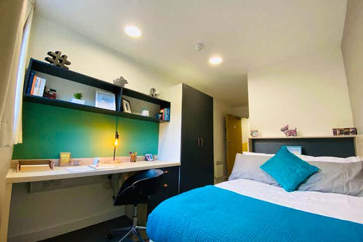Bronze En-suite - Bedroom