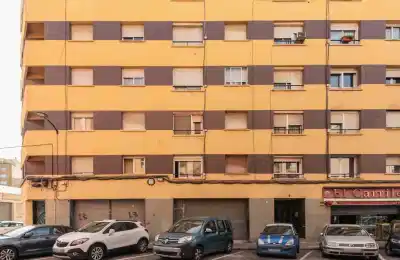Exterior?w=400&h=260&fit=crop&q=40&auto=format&trim=auto