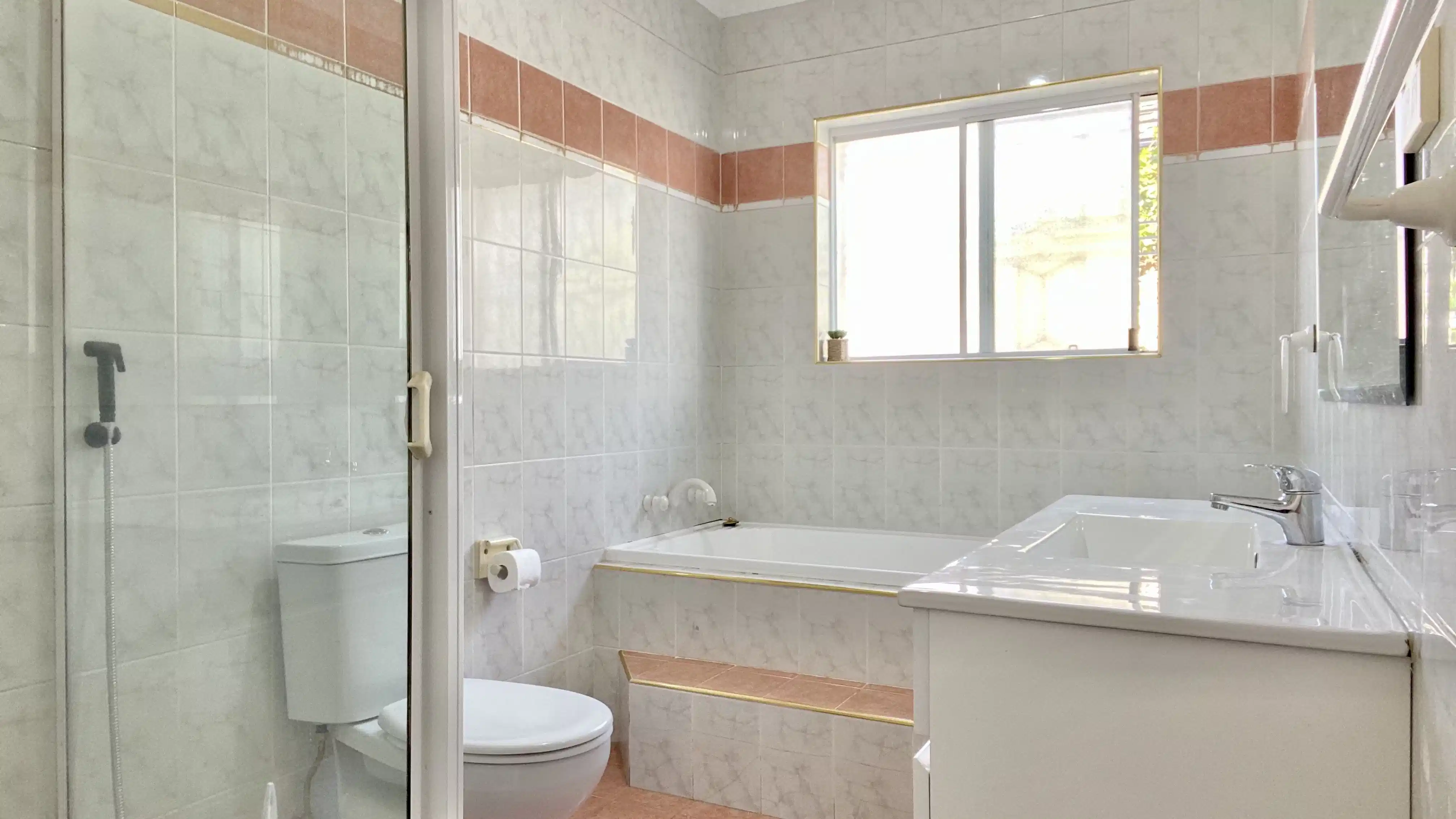 Room in a 8 Bedroom Apartment, Botany St., Carlton, Australia NSW 2218 - Sydney, New South Wales, Australia - Room 1 - Bathroom