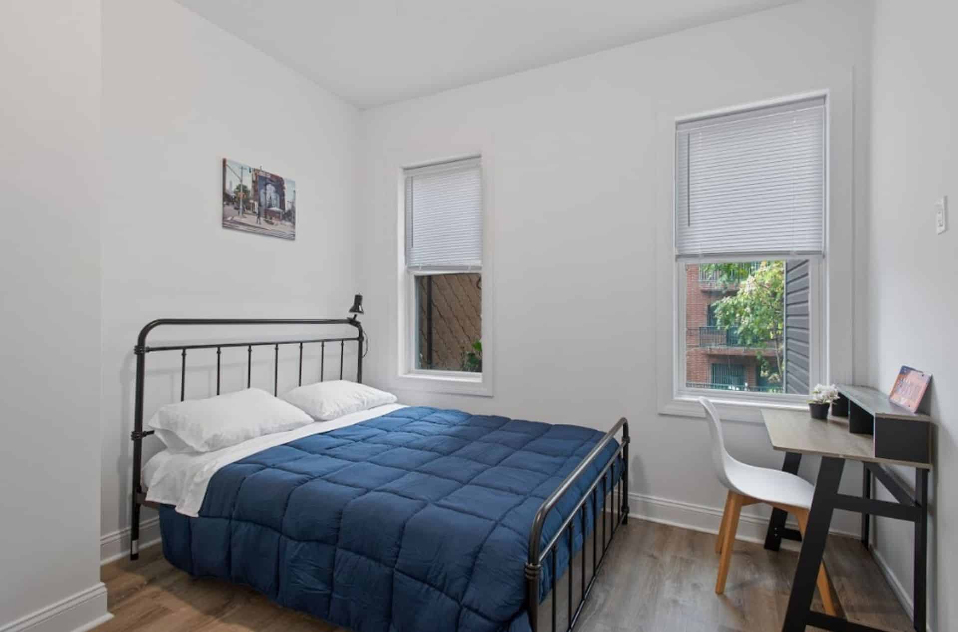 Bedroom?w=400&h=260&fit=crop&q=40&auto=format&trim=auto
