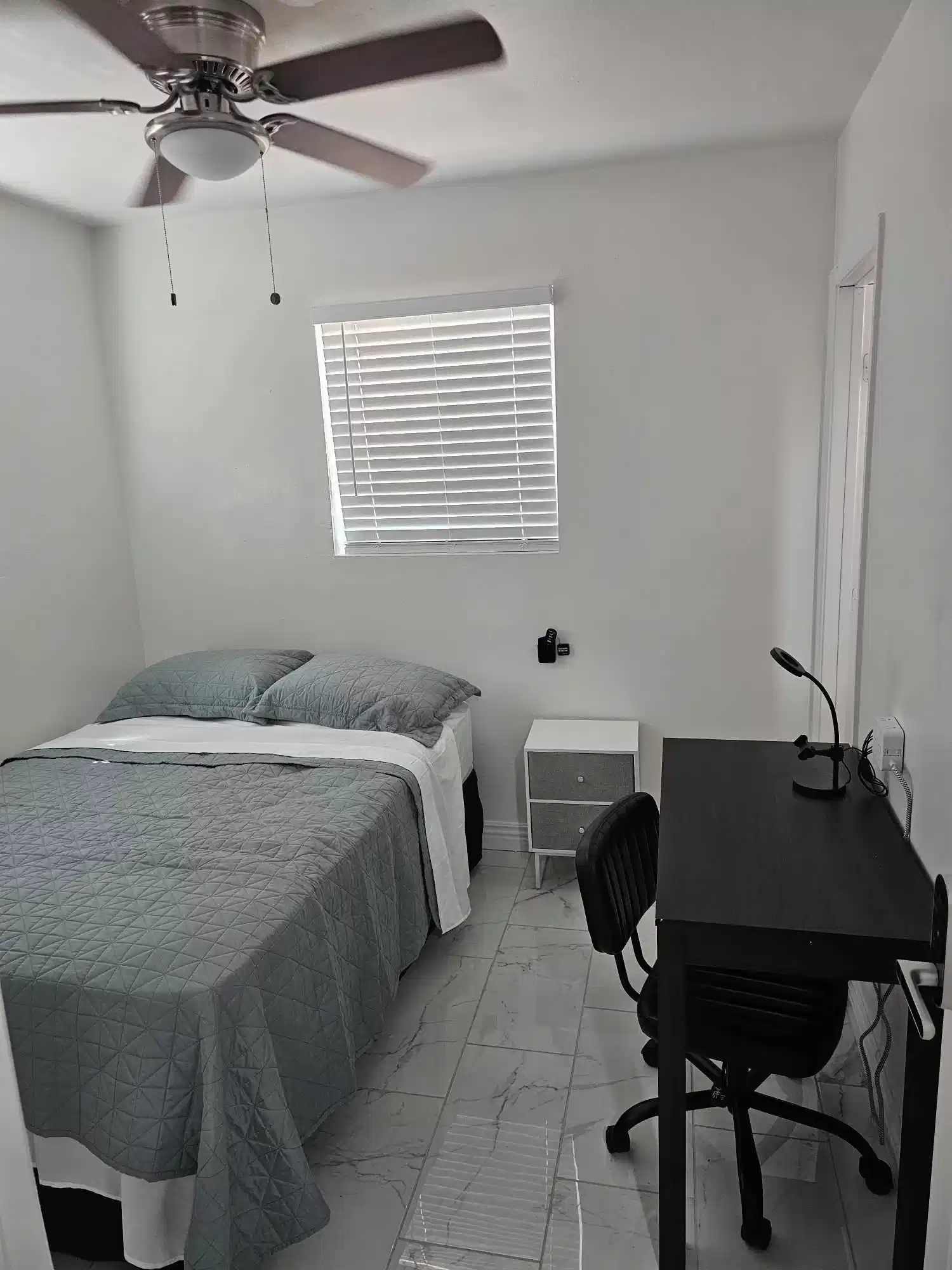 Amenities?w=400&h=260&fit=crop&q=40&auto=format&trim=auto