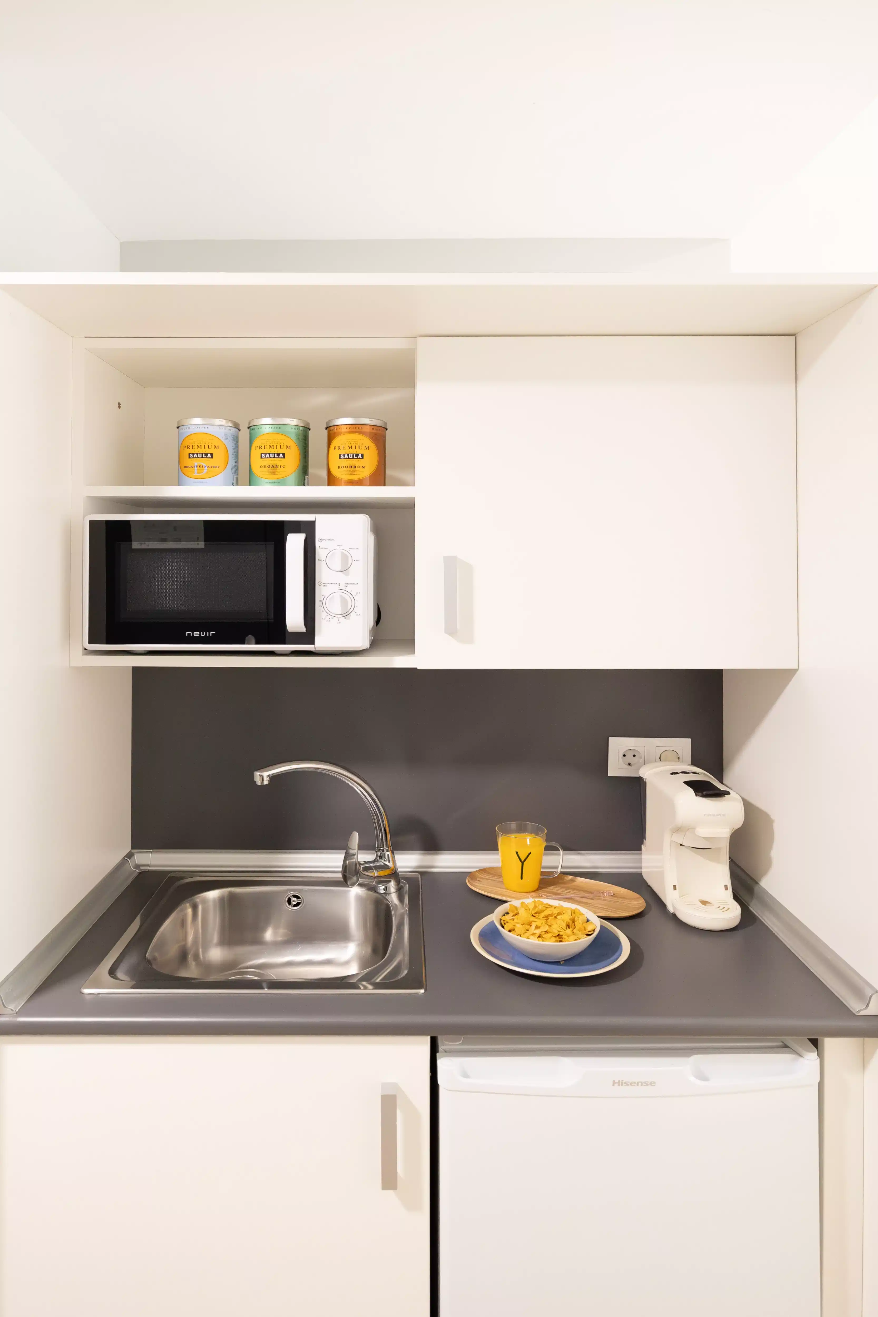 Kitchen?w=400&h=260&fit=crop&q=40&auto=format&trim=auto