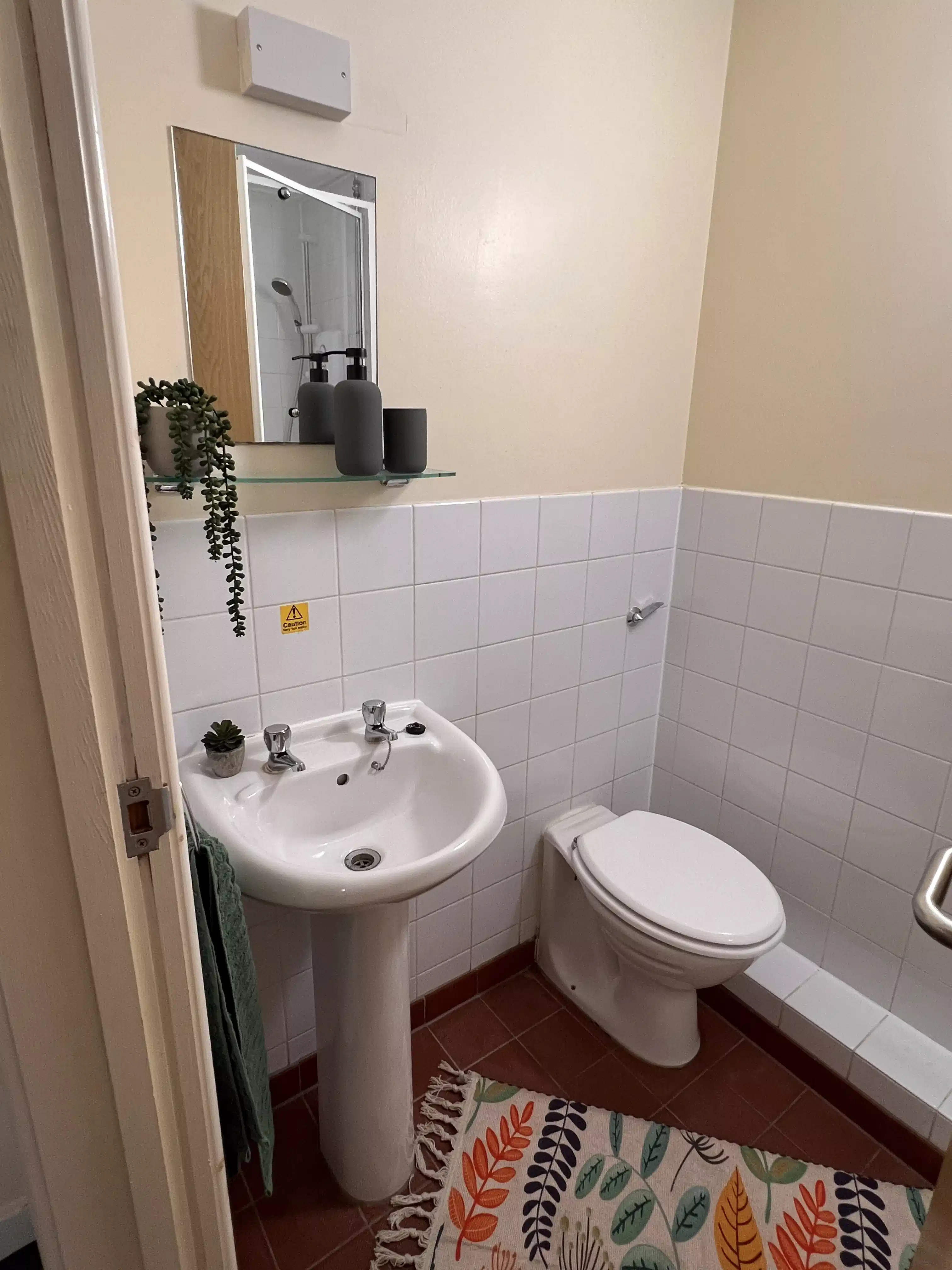 Amenities?w=400&h=260&fit=crop&q=40&auto=format&trim=auto