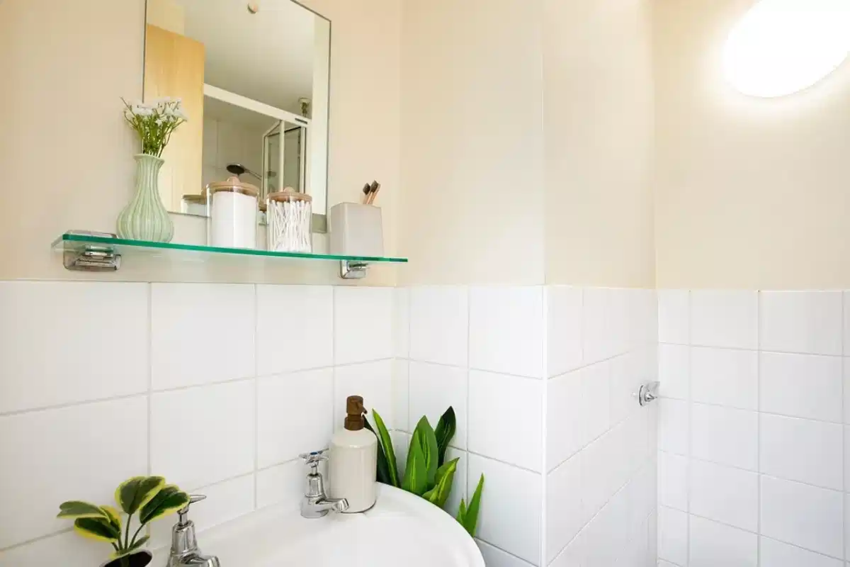 Amenities?w=400&h=260&fit=crop&q=40&auto=format&trim=auto