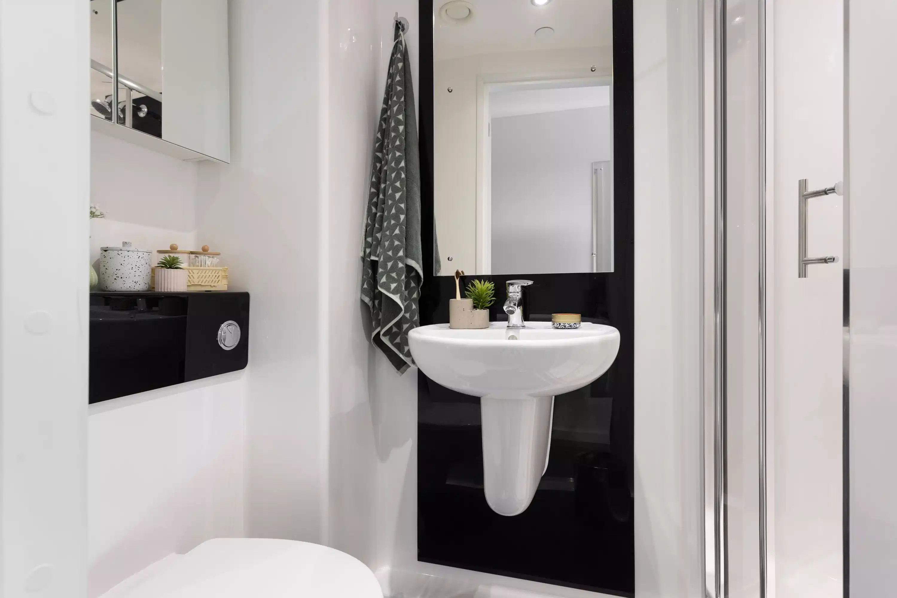 Amenities?w=400&h=260&fit=crop&q=40&auto=format&trim=auto