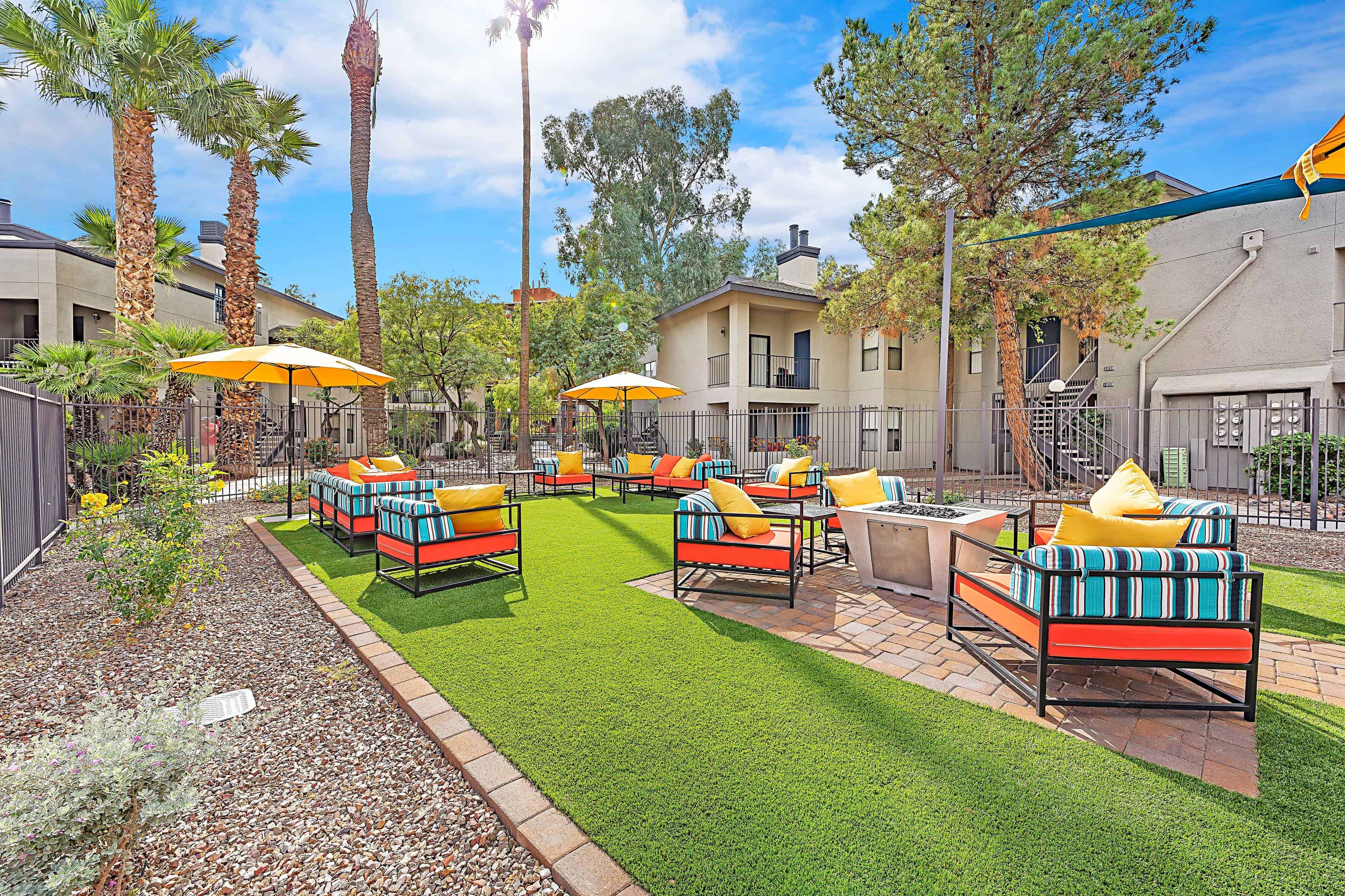 Amenities?w=400&h=260&fit=crop&q=40&auto=format&trim=auto