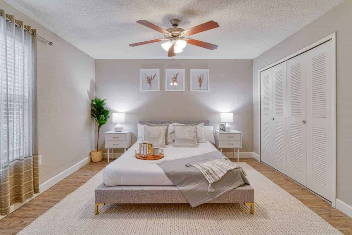 Common Area?w=400&h=260&fit=crop&q=40&auto=format&trim=auto