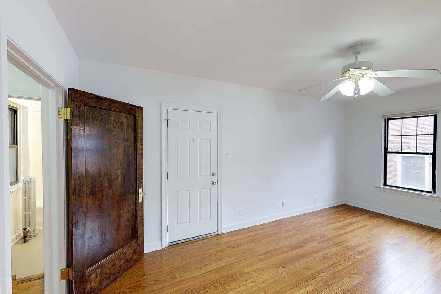 Exterior?w=400&h=260&fit=crop&q=40&auto=format&trim=auto