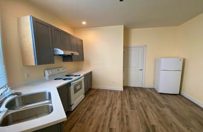 6-1BD-with-Spacious-Kitchen-featuring-newly-installed-appliances-800x480