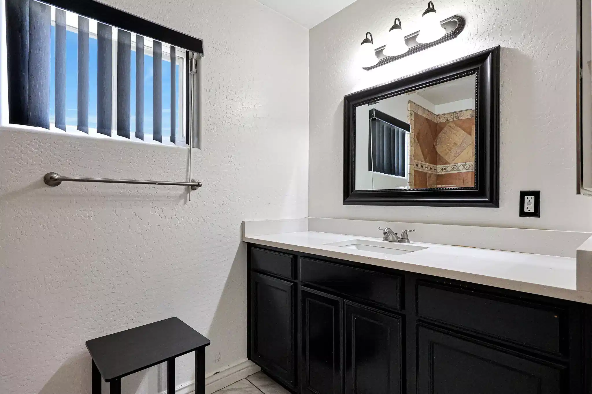 PDP 85033, Phoenix - Phoenix, Arizona, United States - #18397: Room in 8 Bed 2 Bath - Bathroom