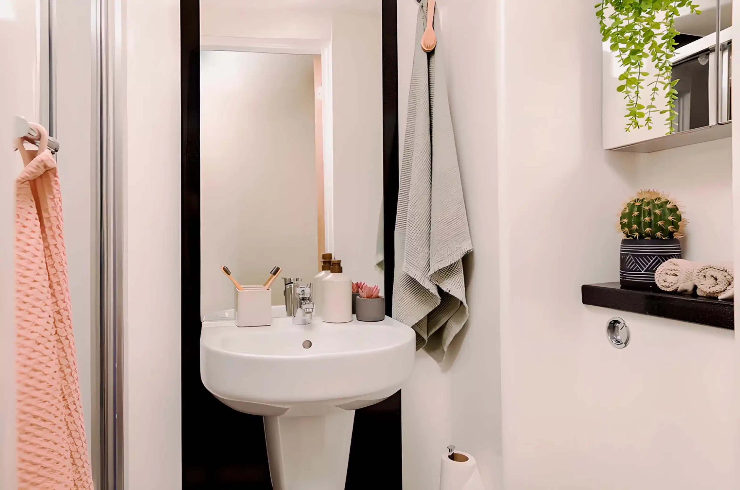 Amenities?w=400&h=260&fit=crop&q=40&auto=format&trim=auto
