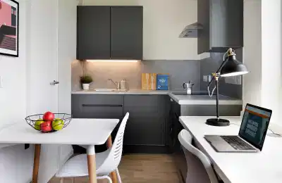Kitchen?w=400&h=260&fit=crop&q=40&auto=format&trim=auto
