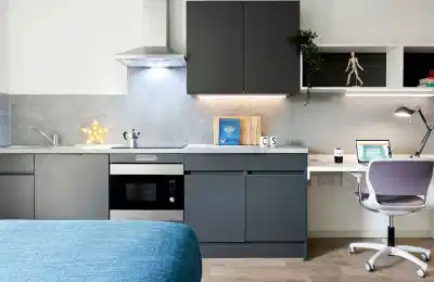 Kitchen?w=400&h=260&fit=crop&q=40&auto=format&trim=auto