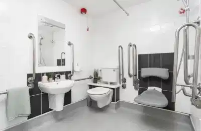 Amenities?w=400&h=260&fit=crop&q=40&auto=format&trim=auto