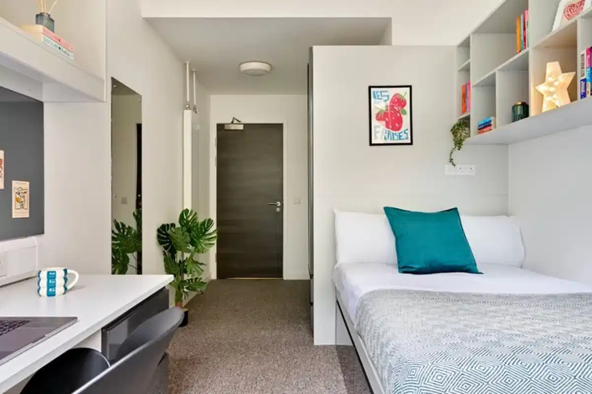 Amenities?w=400&h=260&fit=crop&q=40&auto=format&trim=auto