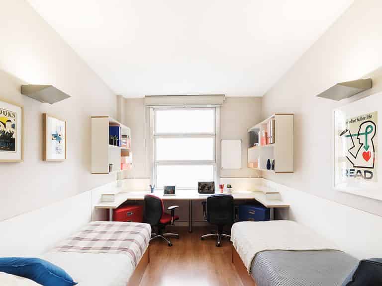 Amenities?w=400&h=260&fit=crop&q=40&auto=format&trim=auto