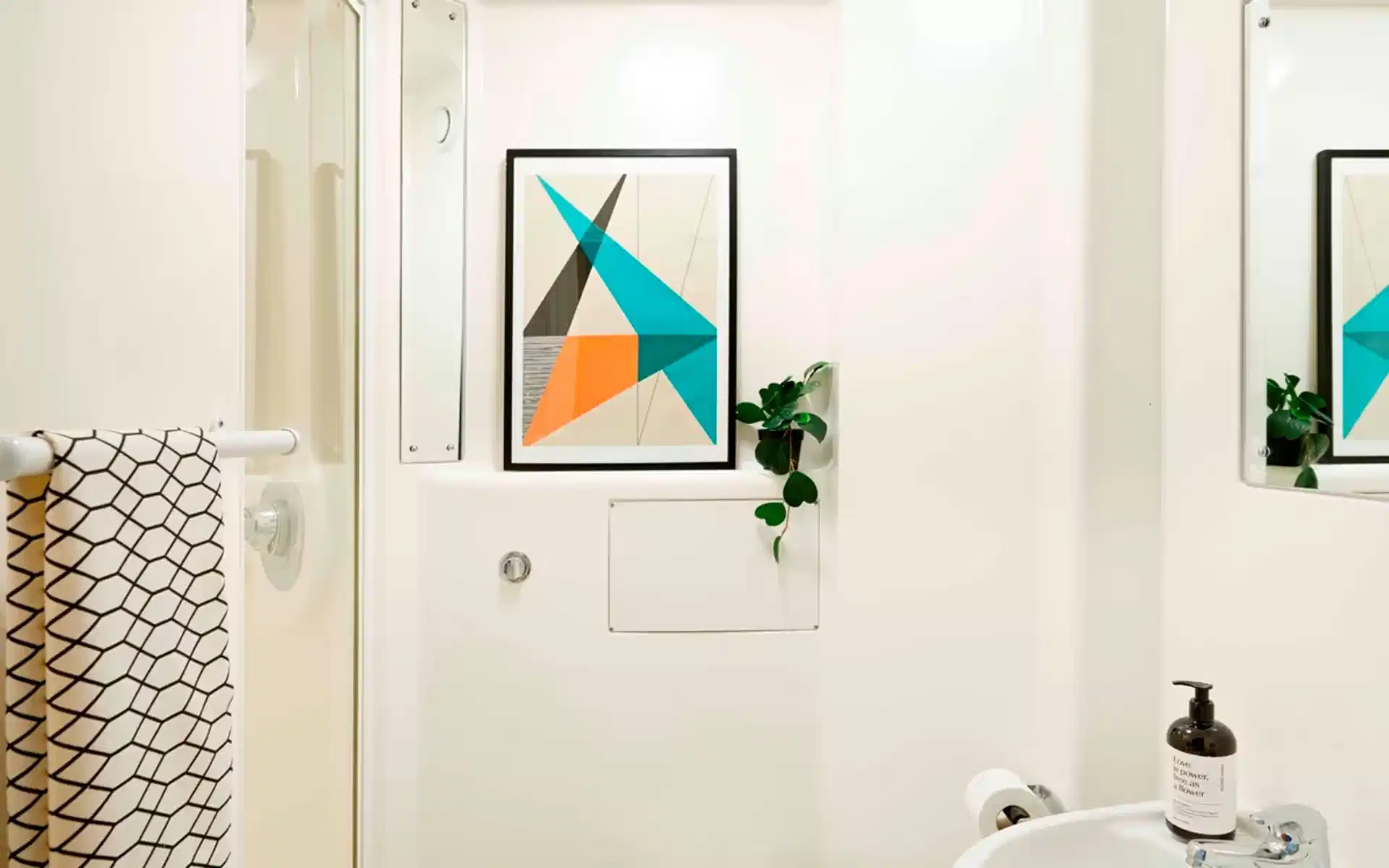 Bathroom?w=400&h=260&fit=crop&q=40&auto=format&trim=auto