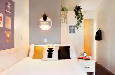 Bathroom?w=400&h=260&fit=crop&q=40&auto=format&trim=auto